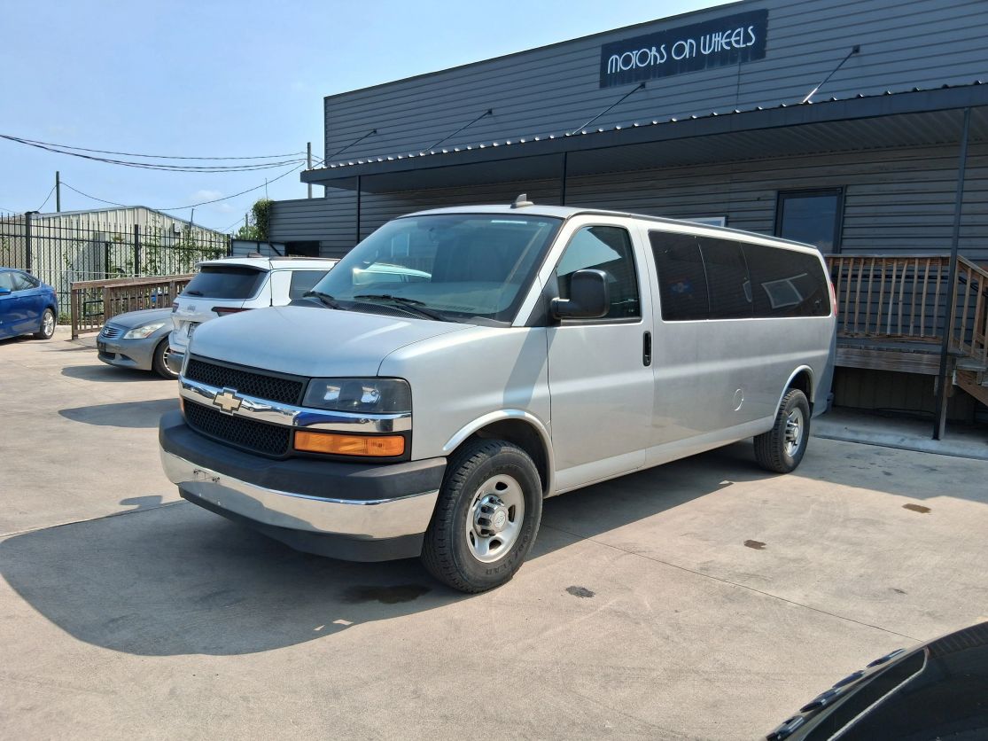 chevrolet express passenger 2017 1GAZGPFG7H1301041 image chevrolet express passenger 2017 1GAZGPFG7H1301041 image